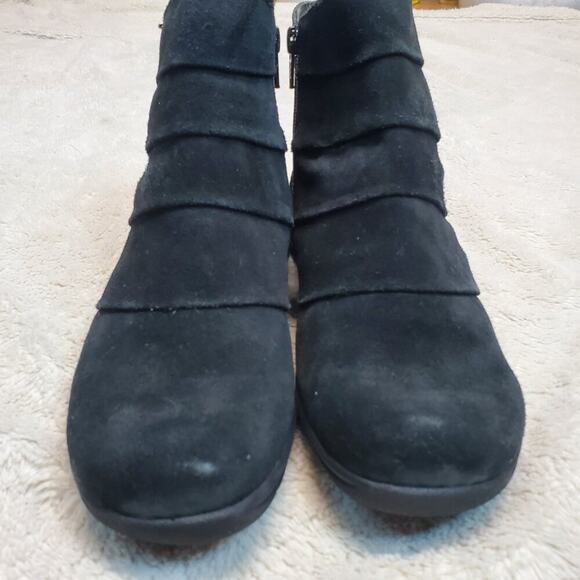 Clarks Black Suede Leather Lagenlook Ruched Goth Zip Ankle Boots Shoes 6W 6 Wide - Picture 4 of 10